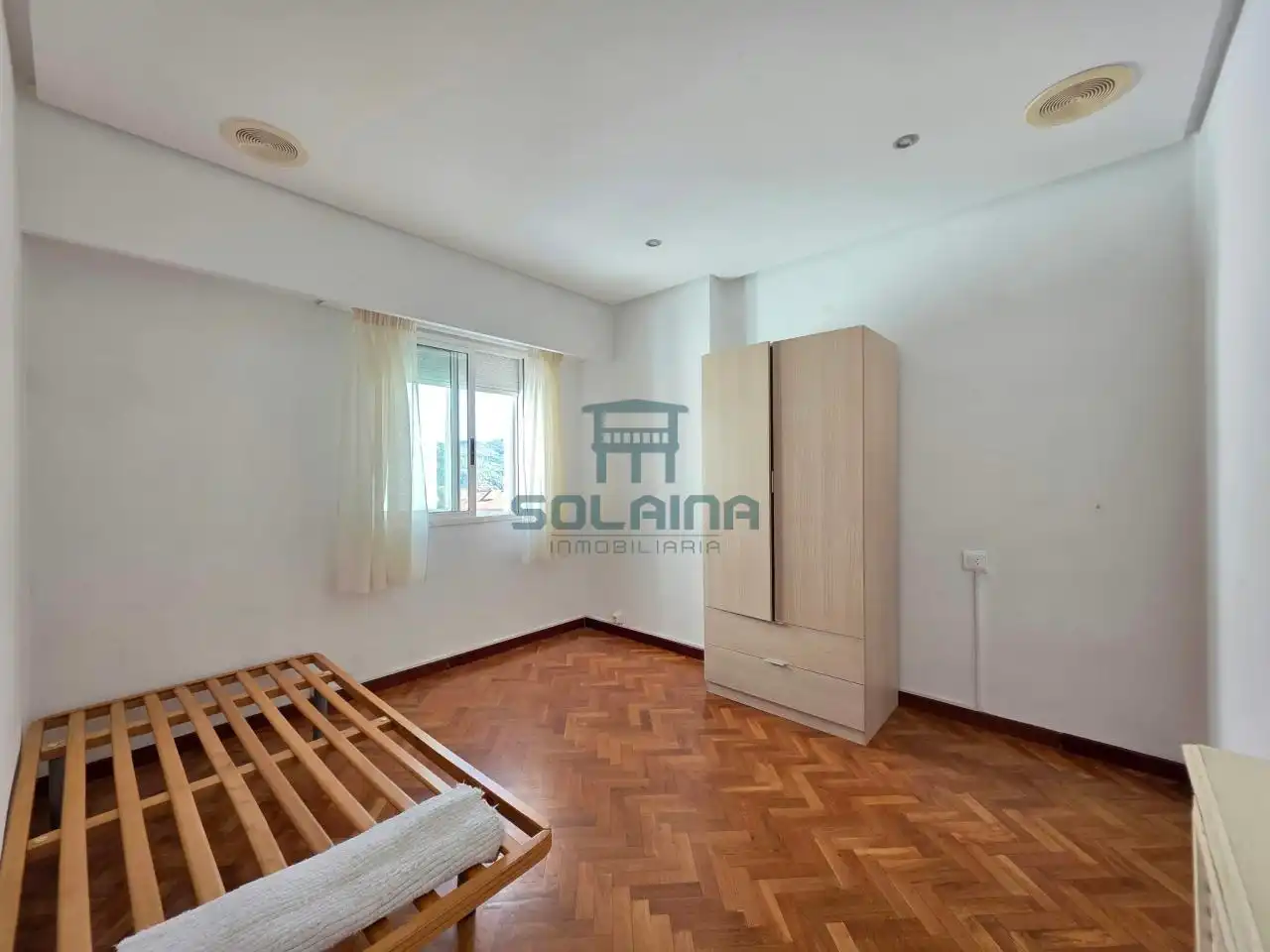 Habitación de Piso en venta en Ourense Capital  con Aire acondicionado, Calefacción y Parquet