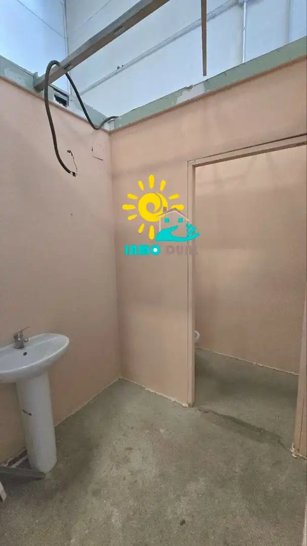 Baño de Nave industrial de alquiler en Badajoz