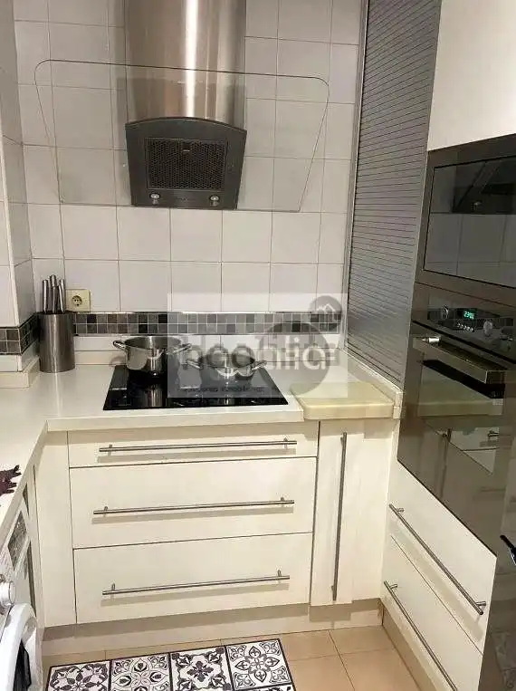 Cuina de Pis de lloguer en Sevilla amb Aire condicionat, Terrassa i Moblat