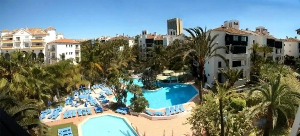 Piscina de Apartamento en venta en Marbella con Aire acondicionado, Jardín privado y Terraza