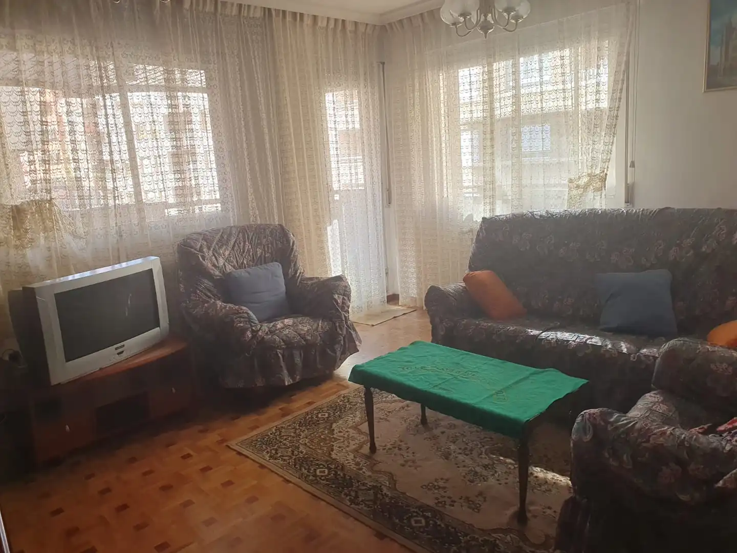 Wohnzimmer von Wohnung zum Verkauf in León Capital  mit Heizung, Parkett und Terrasse