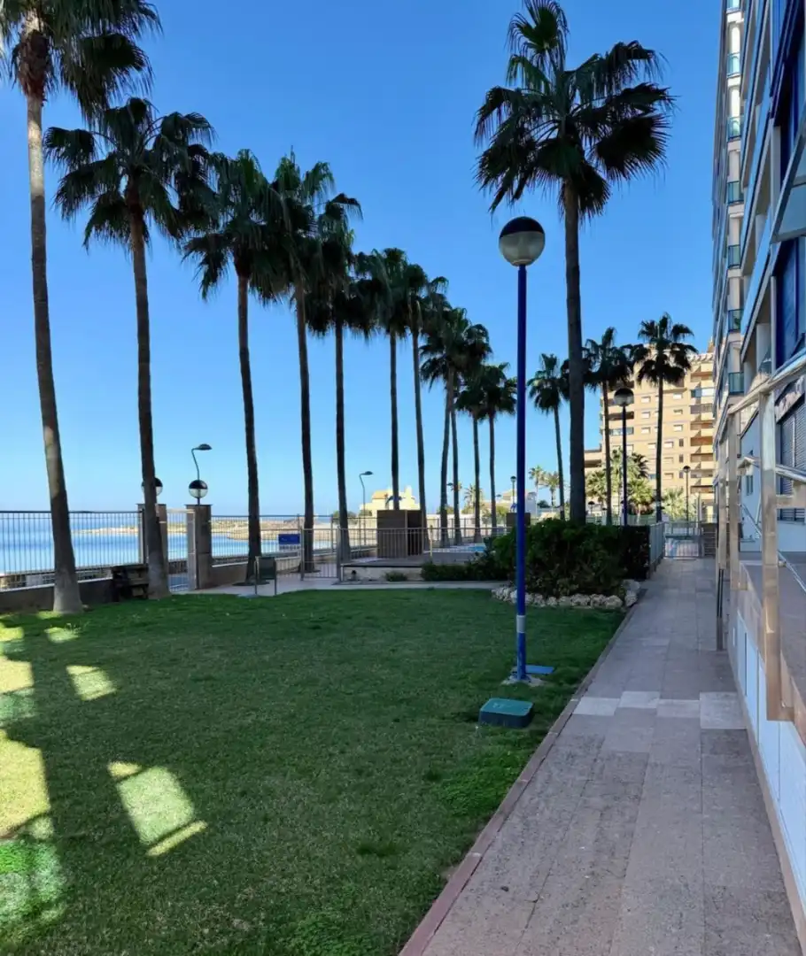 Außenansicht von Dachboden zum Verkauf in La Manga del Mar Menor mit Klimaanlage, Abstellraum und Möbliert