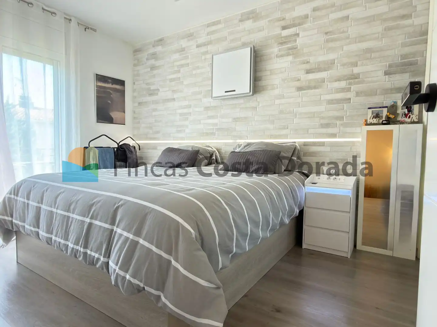 Sala d'estar de Casa adosada en venda en Cubelles amb Aire condicionat, Calefacció i Jardí privat
