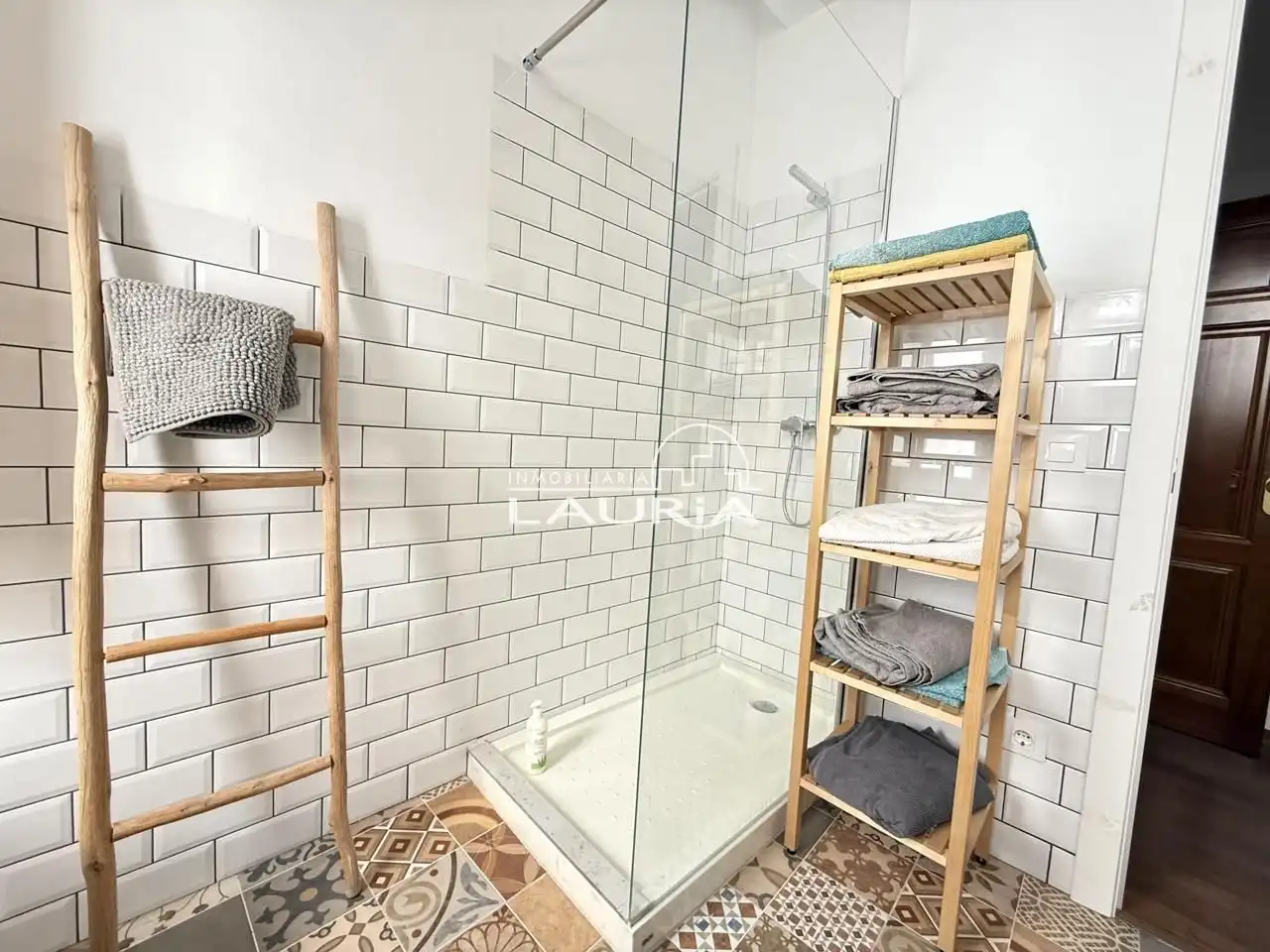 Badezimmer von Wohnungen zur Miete in Valencia mit Klimaanlage, Terrasse und Möbliert