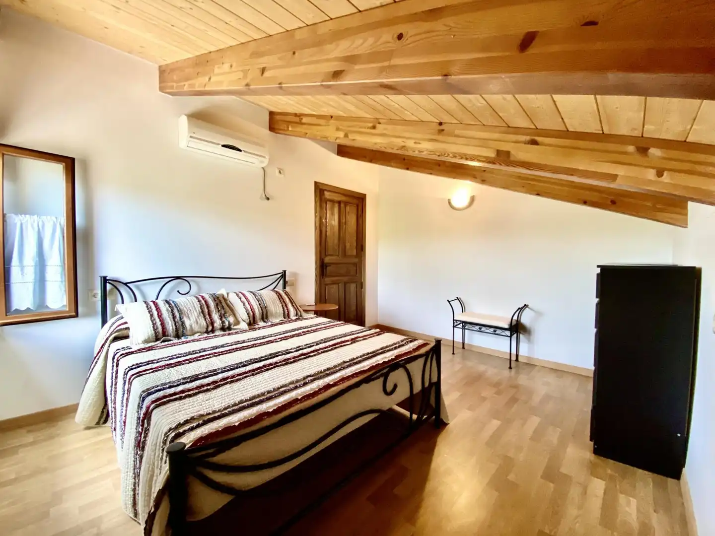 Habitación de Casa o chalet en venta en Los Cortijos  con Calefacción, Terraza y Trastero