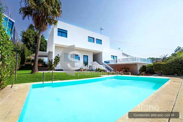 Casa-chalet en Venta en La Malagueta - Monte Sancha