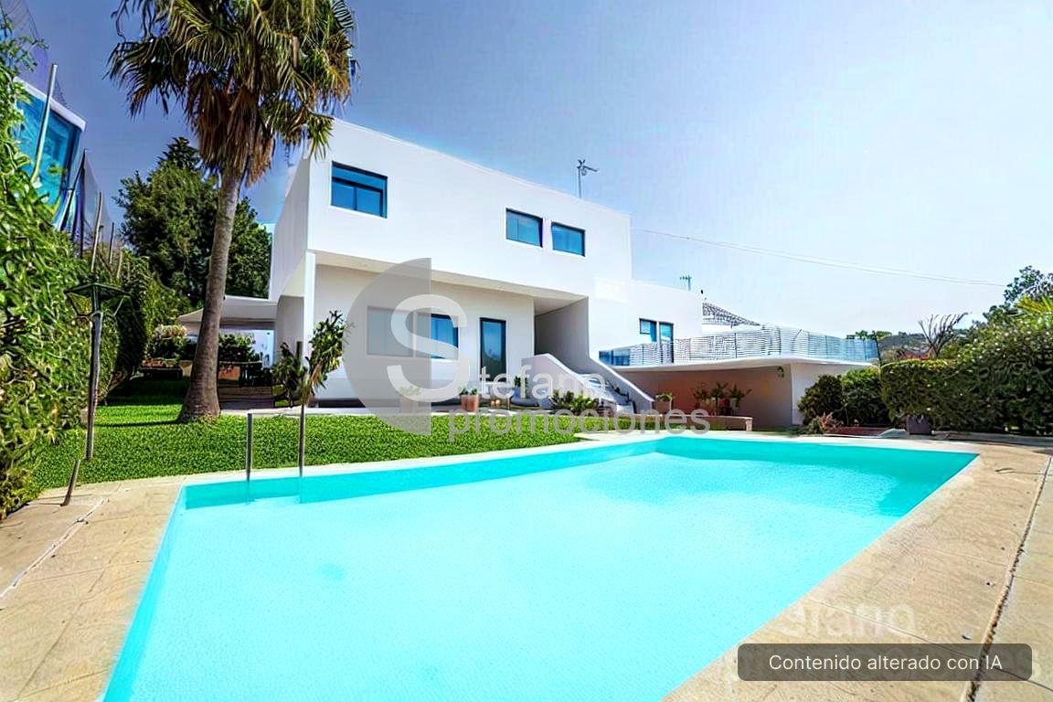 Exterior view of House or chalet for sale in Málaga Capital  with Air Conditioner, Private garden and Terrace