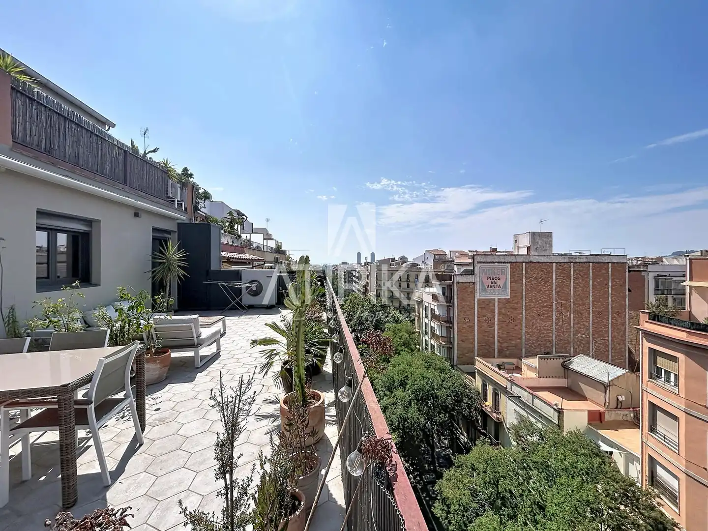 Außenansicht von Dachboden zur Miete in Barcelona mit Klimaanlage, Heizung und Parkett