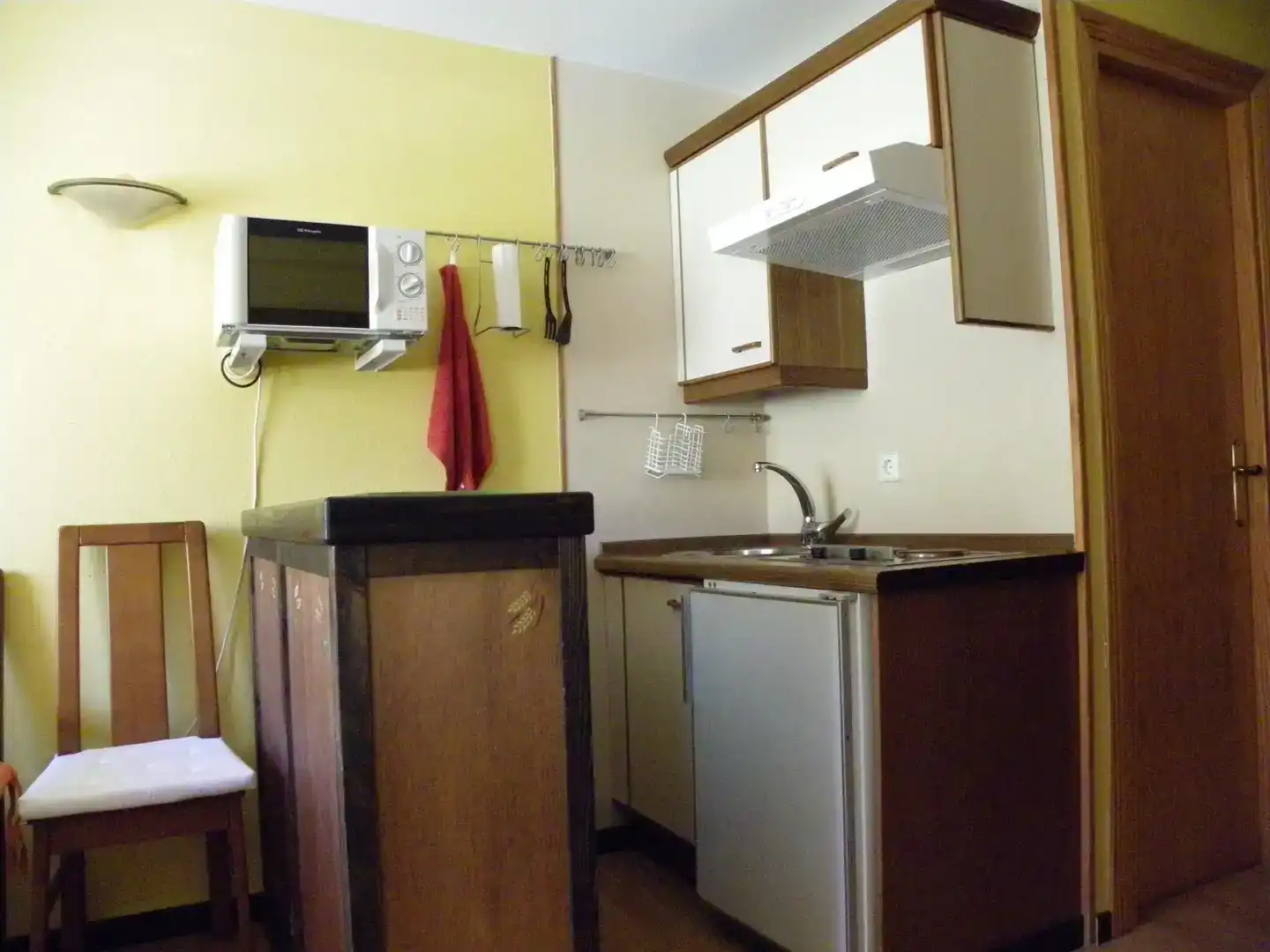 Kitchen of Flat for sale in Jaca  with Parquet flooring, Storage room and Furnished