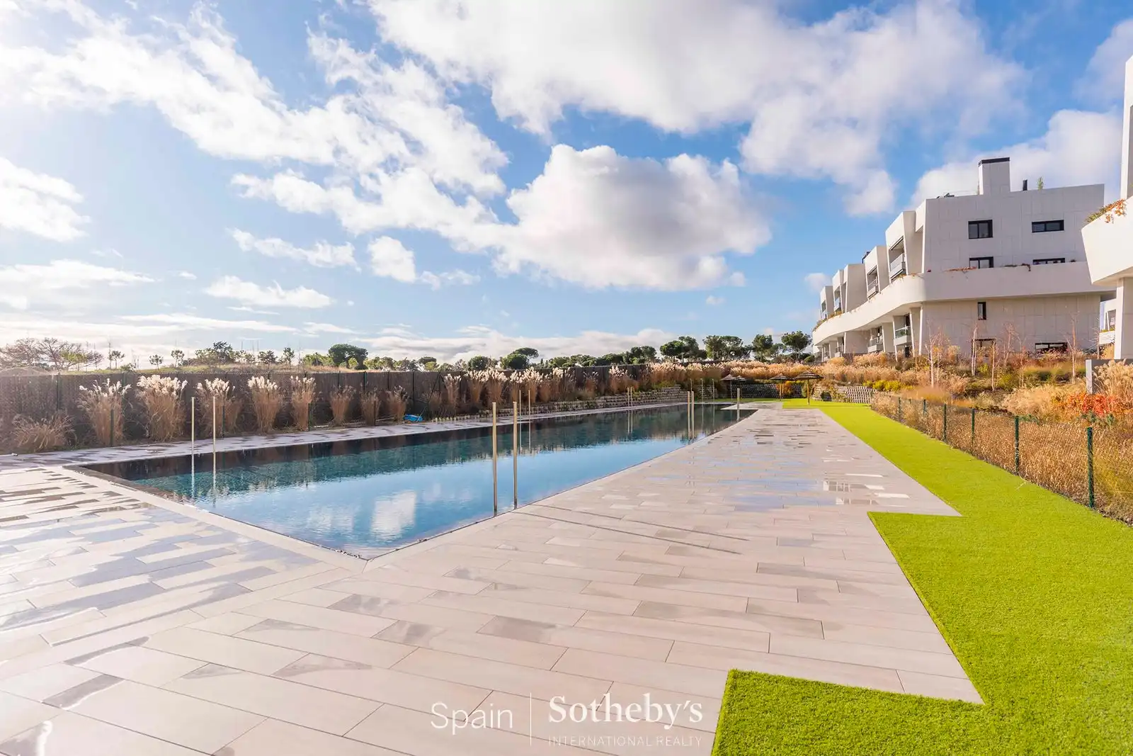 Piscina de Apartament de lloguer en Pozuelo de Alarcón amb Aire condicionat, Calefacció i Jardí privat