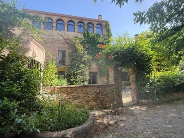 Maison rustique avec balcon à vendre à Forallac
