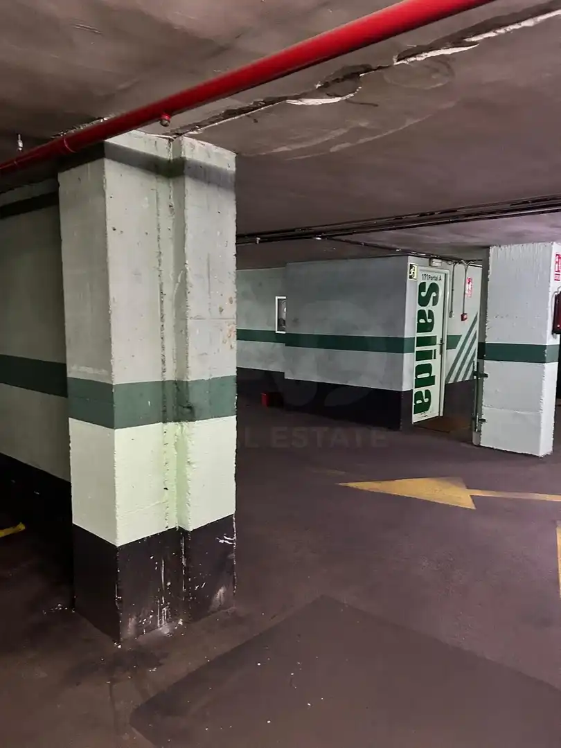Parkplatz von Garage zum Verkauf in Madrid