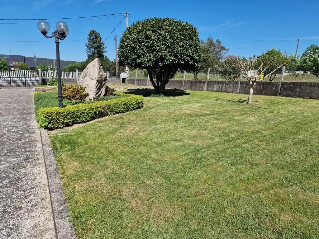 Jardín de Casa o chalet en venta en Ourense Capital  con Calefacción, Jardín privado y Parquet