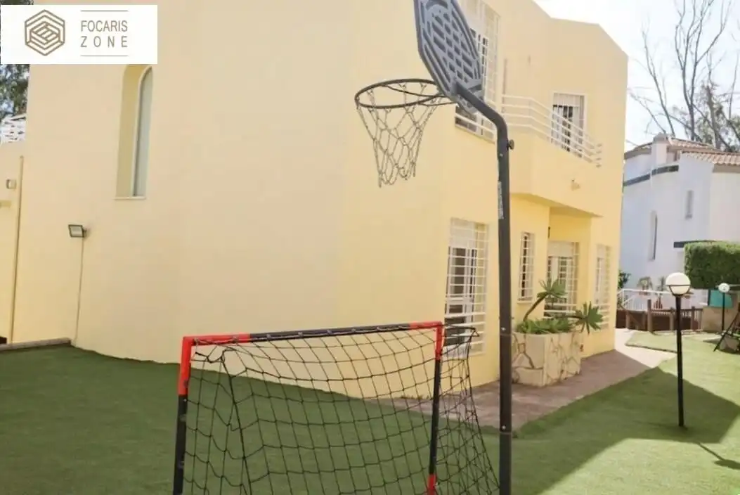 Vista exterior de Casa o xalet en venda en Torremolinos amb Aire condicionat, Calefacció i Jardí privat