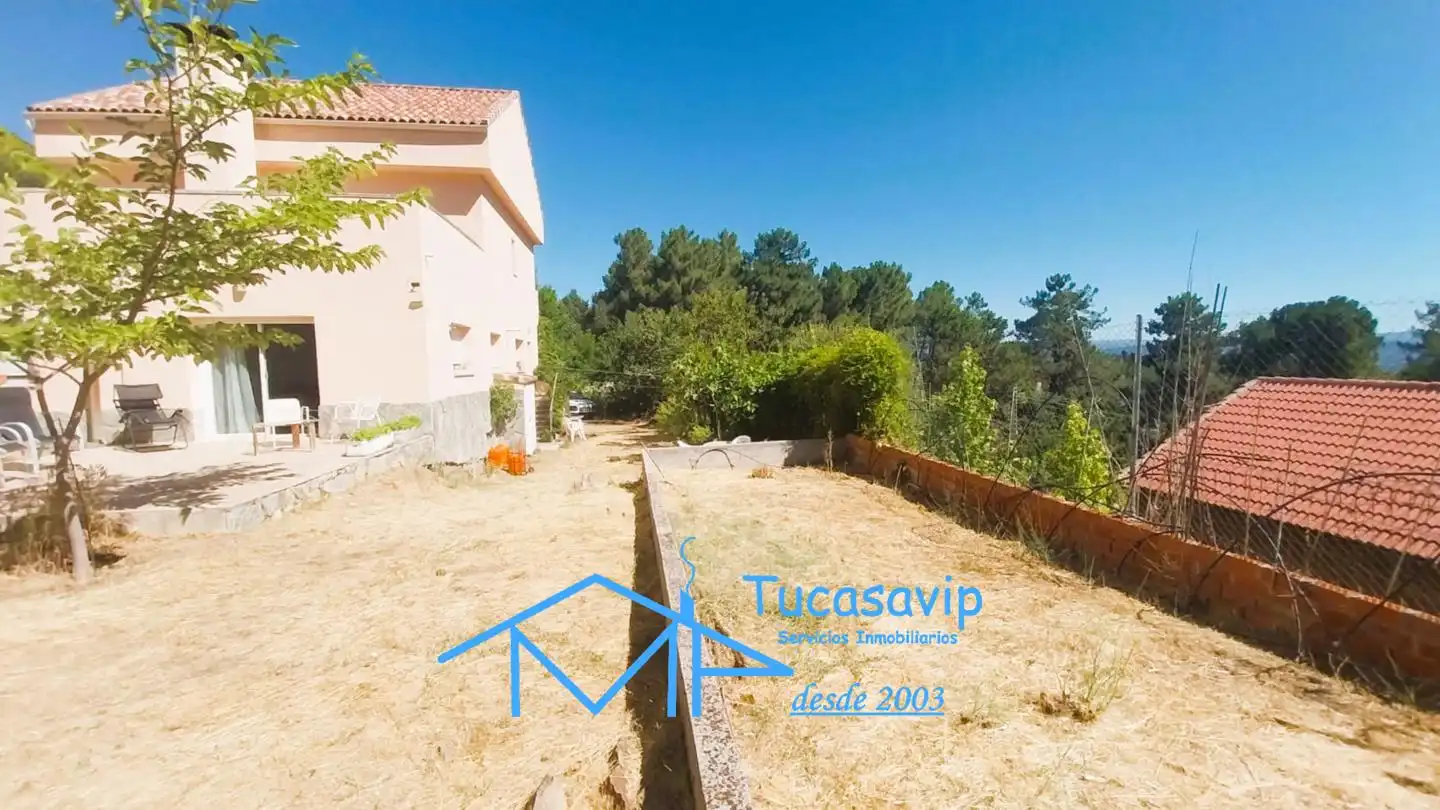 Casa o xalet en venda en El Tiemblo  amb Jardí privat i Terrassa
