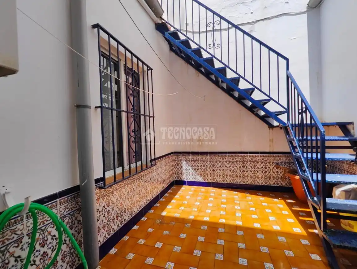 Vista exterior de Casa o xalet en venda en Los Palacios y Villafranca amb Aire condicionat