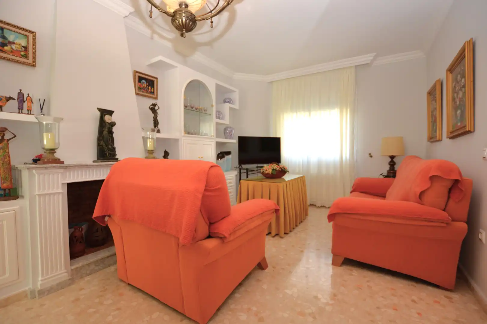 Sala de estar de Casa o chalet en venta en Valencina de la Concepción con Calefacción, Jardín privado y Trastero