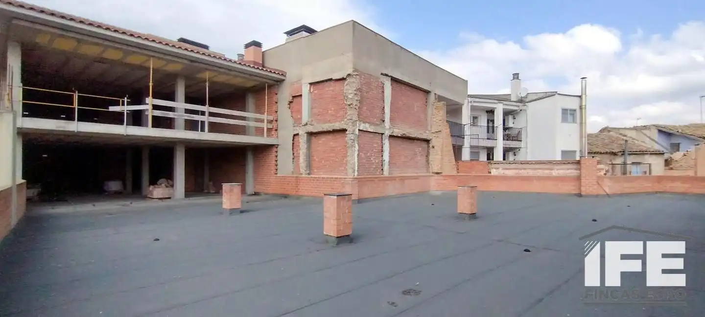 Vista exterior de Edifici en venda en Alagón