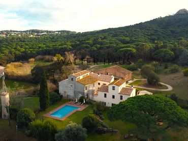 Casa rústica con balcón en venta en Barri de Bufaganyes