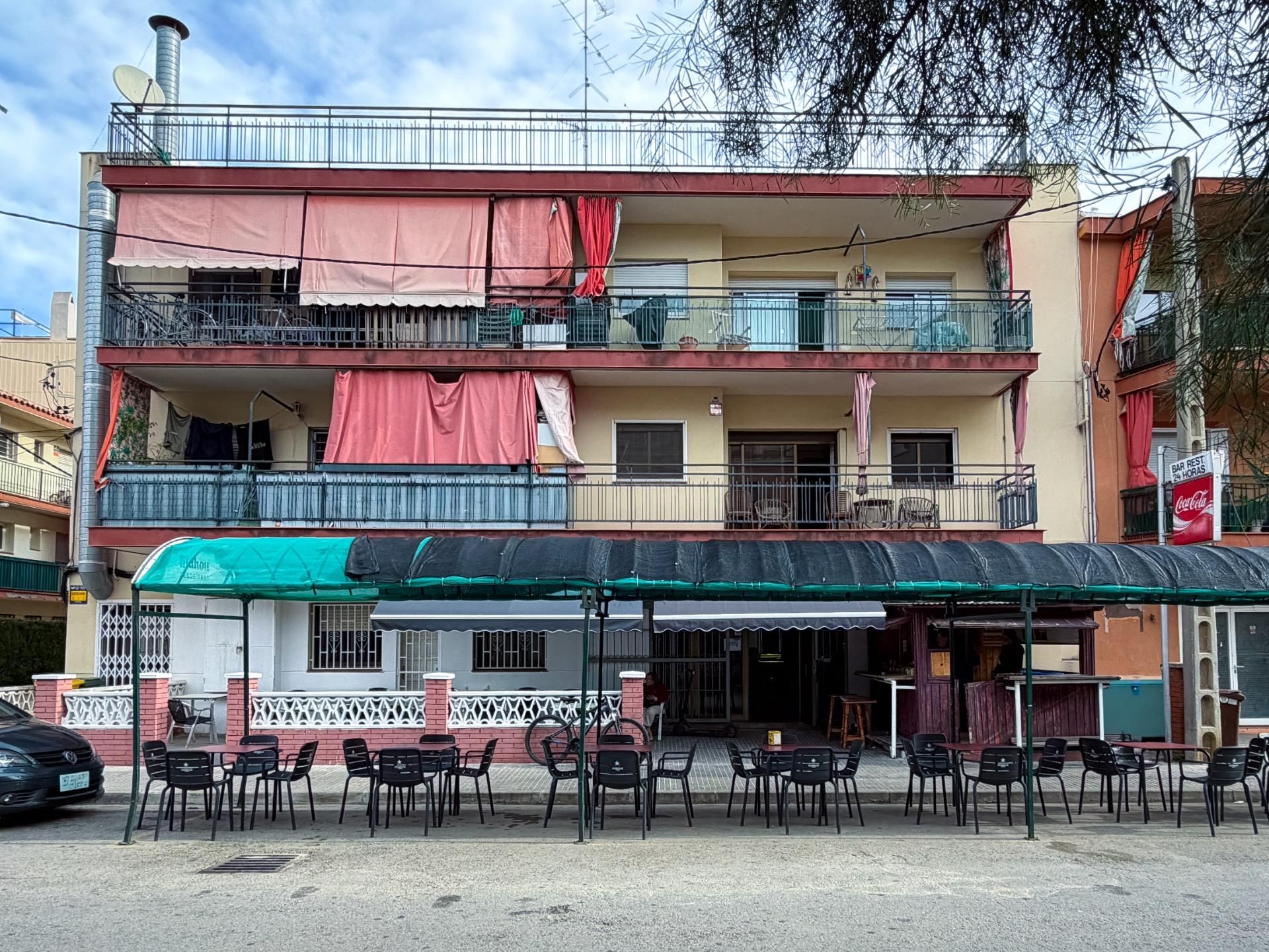 Vista exterior de Local en venda en Cunit