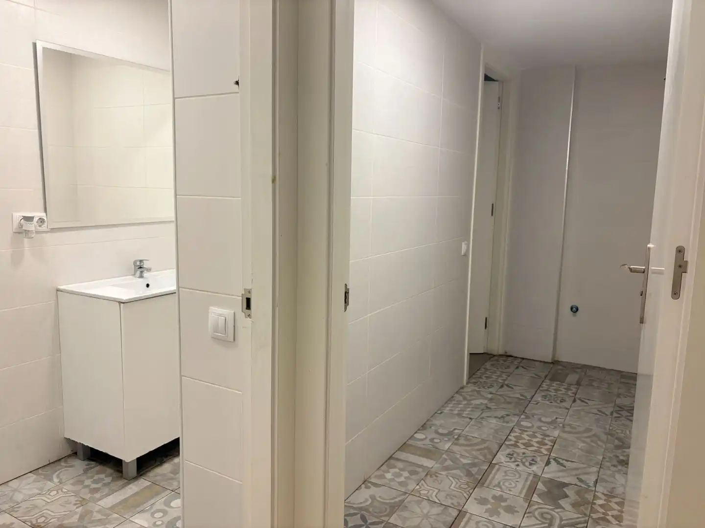 Bathroom of Office for rent in Barcelona  with Air Conditioner