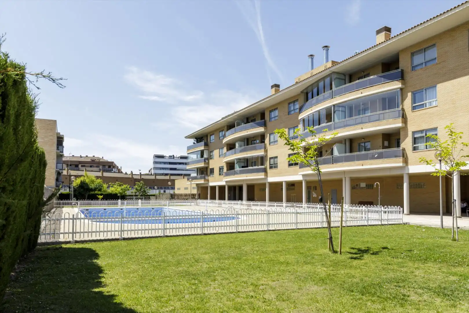 Exterior view of Flat for sale in Zaragoza  with Terrace, Storage room and Swimming Pool