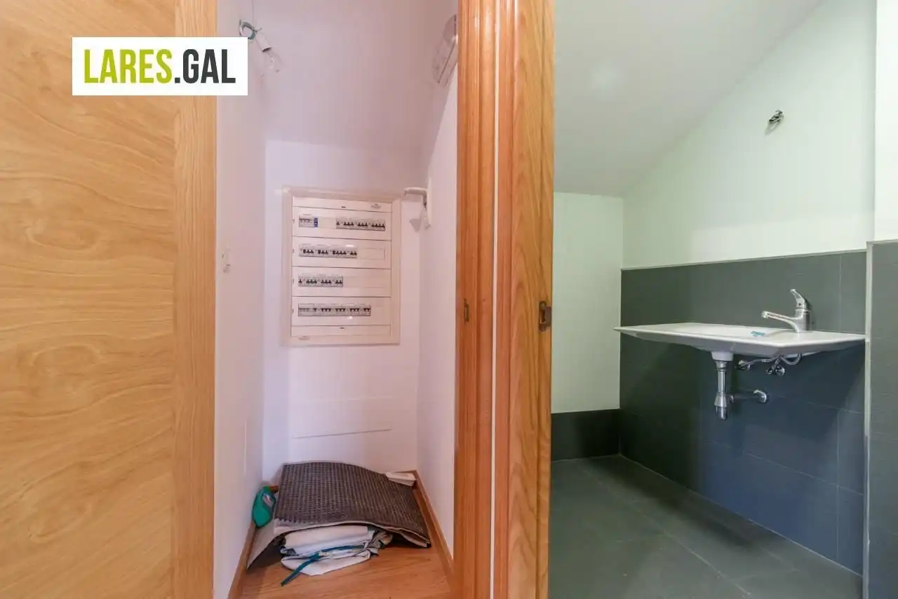 Oficina en venta en Cangas  con Terraza