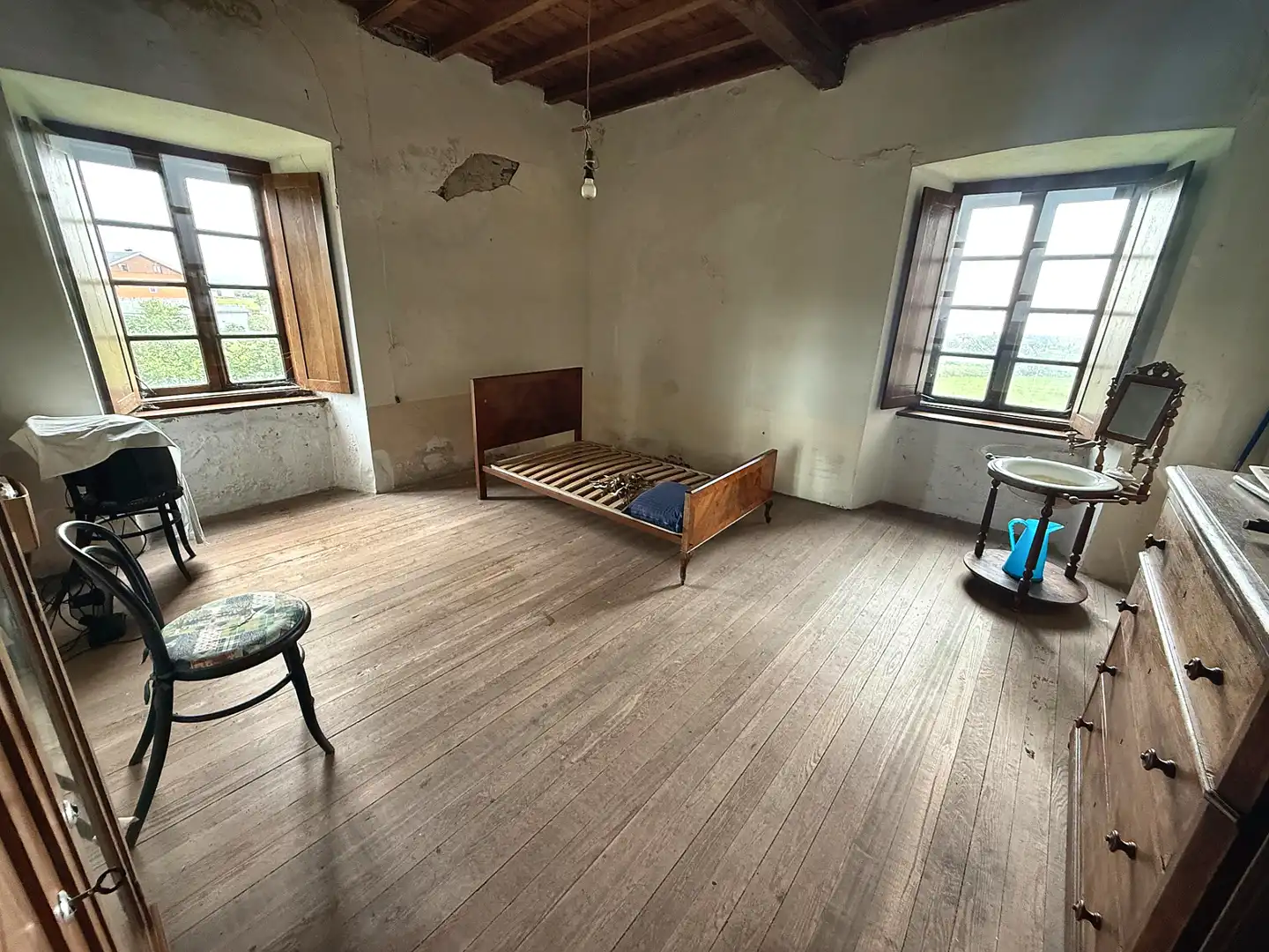 Dormitori de Casa o xalet en venda en Coaña amb Jardí privat, Traster i Moblat