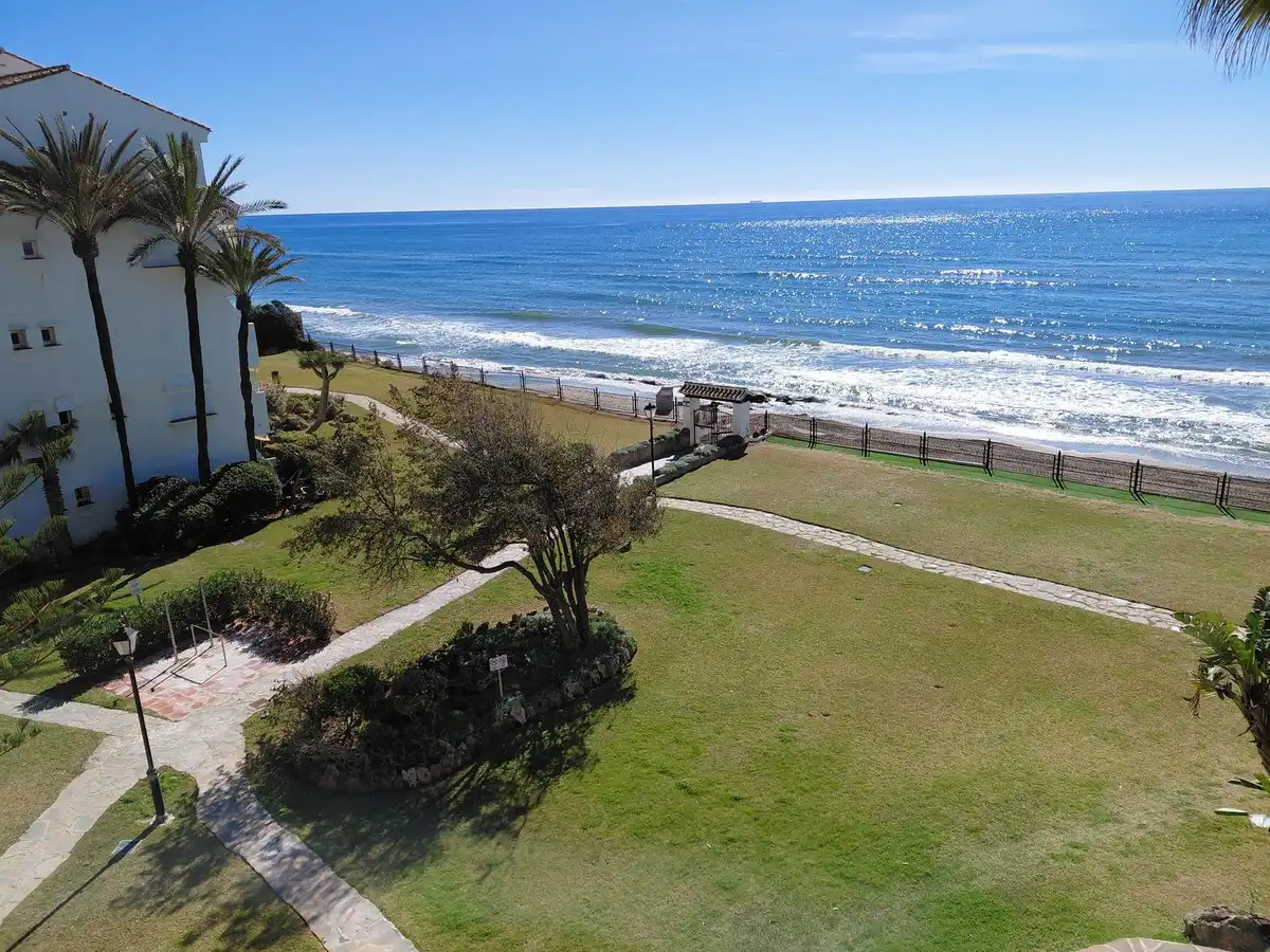 Jardín de Ático en venta en Marbella con Terraza, Trastero y Piscina