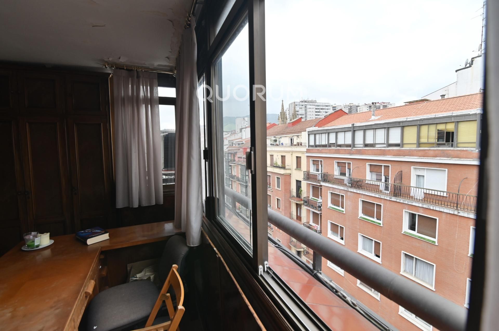 Dormitori de Pis en venda en Bilbao  amb Aire condicionat, Calefacció i Terrassa