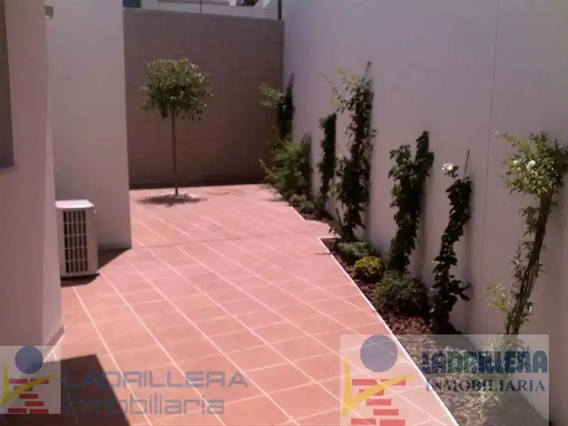 Jardí de Casa adosada de lloguer en Conil de la Frontera amb Aire condicionat, Traster i Moblat
