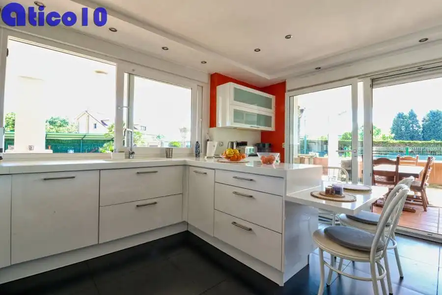 Cocina de Casa o chalet en venta en Gijón  con Calefacción, Jardín privado y Parquet