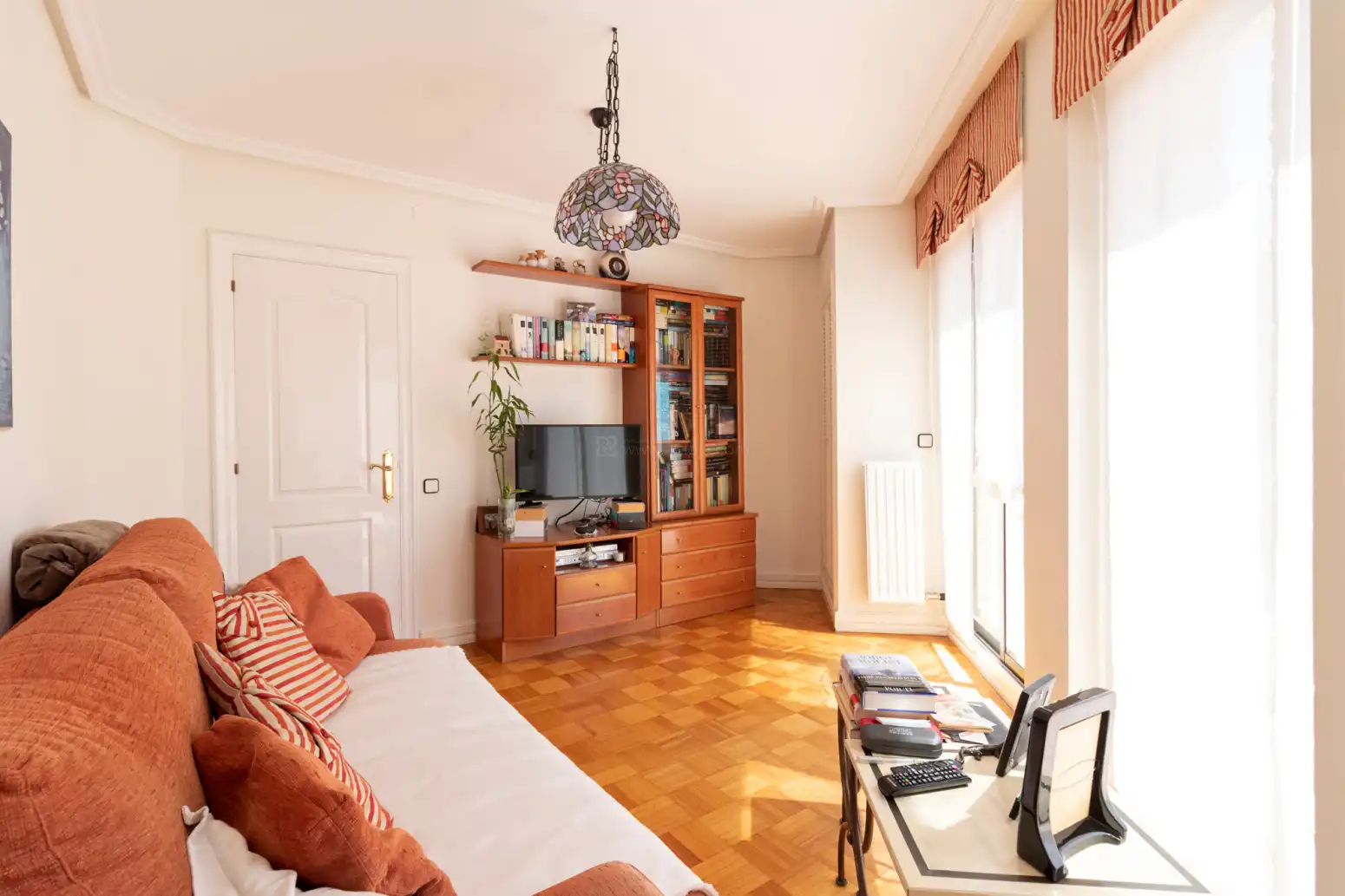 Sala d'estar de Casa o xalet en venda en  Logroño amb Calefacció, Jardí privat i Terrassa