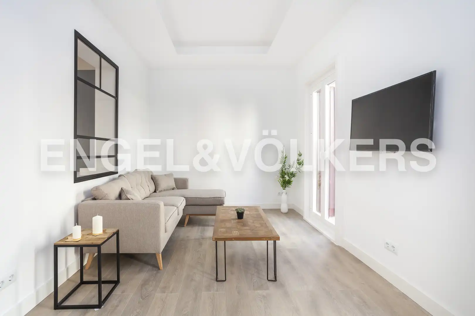 Living room of Flat for rent in Madrid  with Air Conditioner, Heating and Furnished