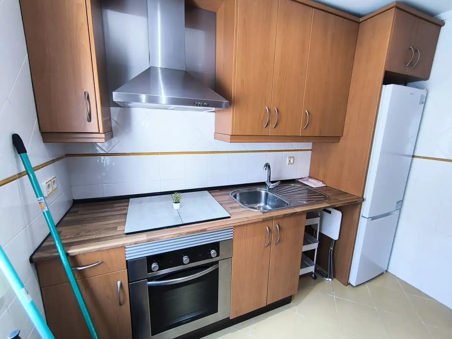 Kitchen of Flat for share in Alcalá de Henares  with Heating, Furnished and Oven