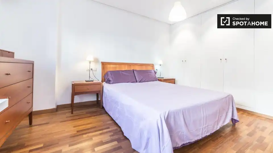Habitación de Piso de alquiler en Valencia con Aire acondicionado, Calefacción y Amueblado