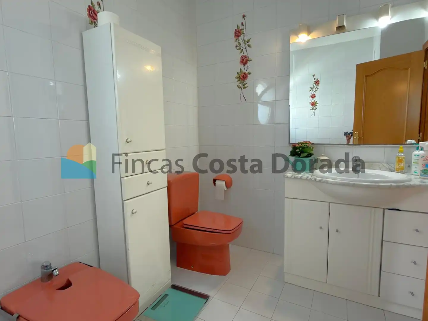Bathroom of Houses for sale in Cubelles  with Air Conditioner, Private garden and Parquet flooring