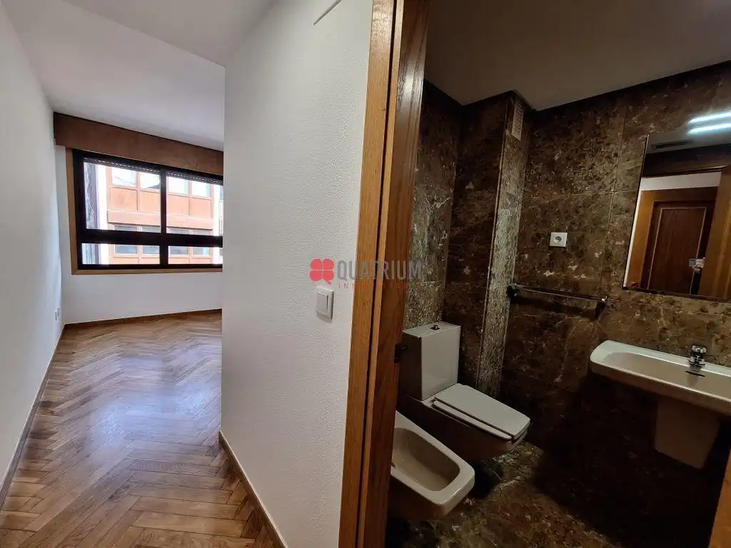 Piso de alquiler en Santiago de Compostela  con Balcón