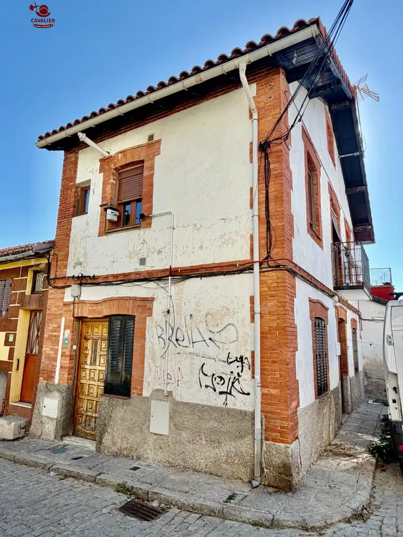 Vista exterior de Casa o xalet en venda en Cercedilla amb Calefacció, Traster i Moblat