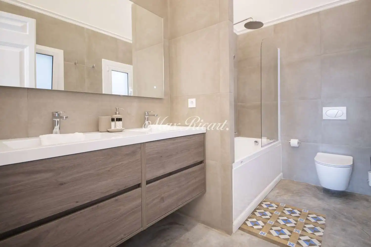 Badezimmer von Wohnung zur Miete in Barcelona mit Klimaanlage, Heizung und Abstellraum