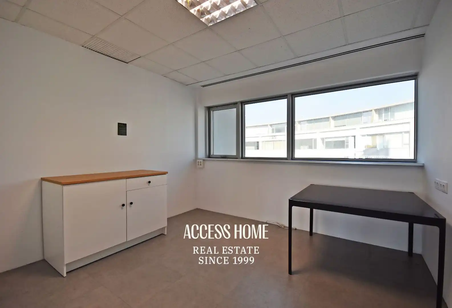 Office for rent in Badalona  with Air Conditioner, Heating and Internet