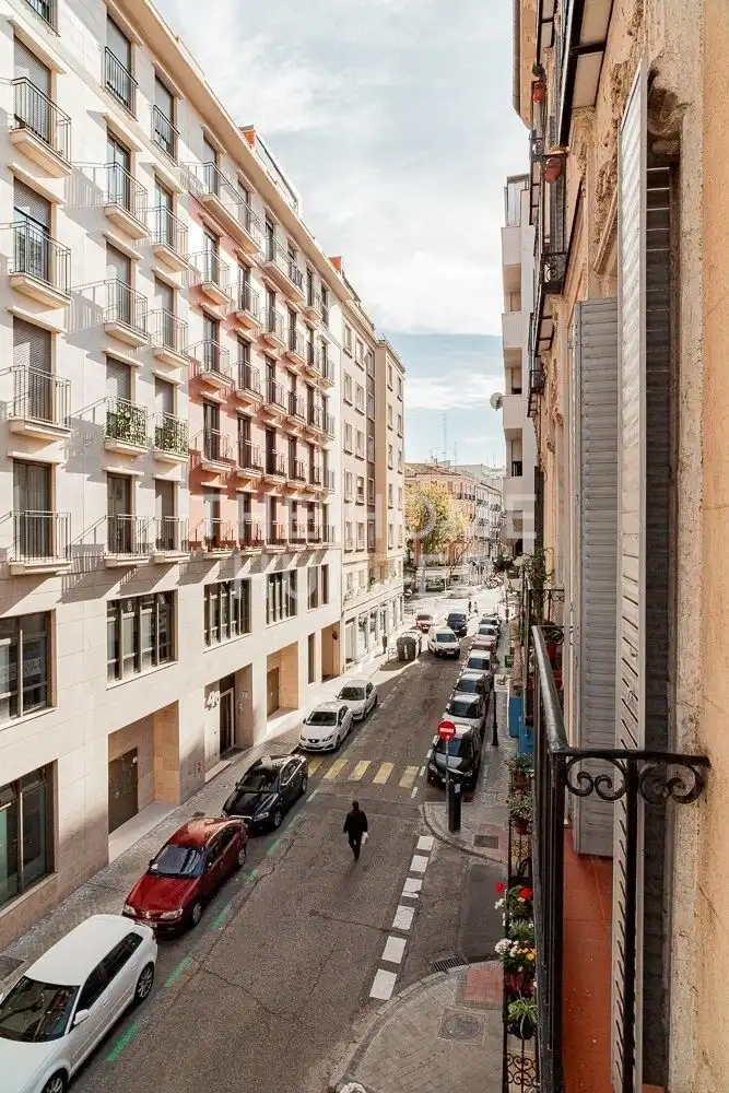 Vista exterior de Piso de alquiler en Chamberí