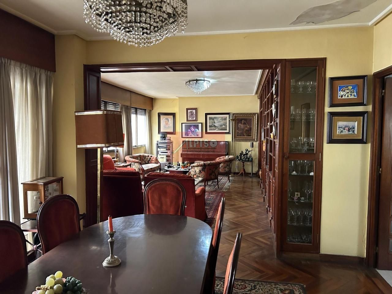 Menjador de Pis en venda en Ourense Capital  amb Calefacció, Parquet i Traster