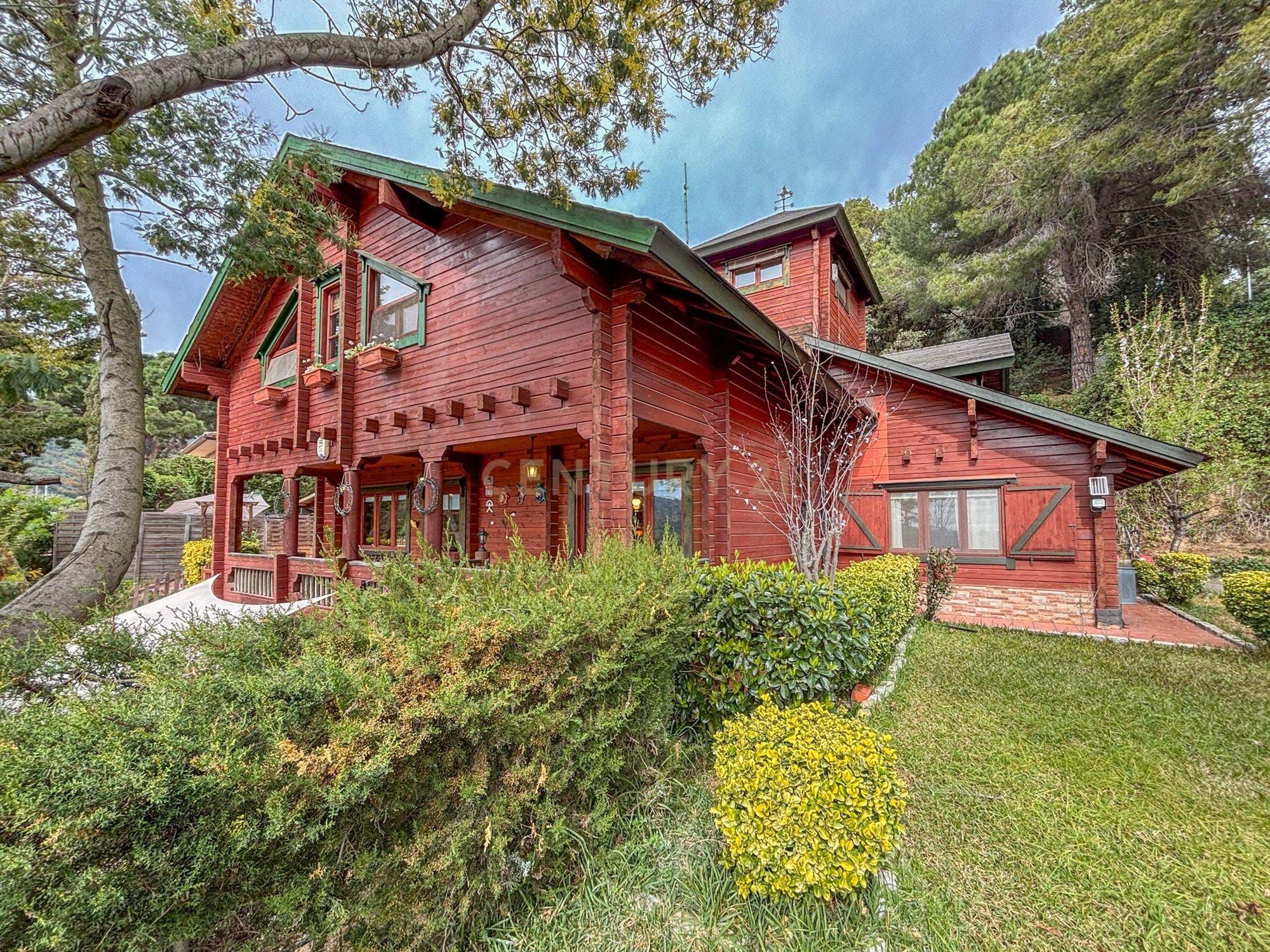 Exterior view of House or chalet for sale in Arenys de Munt  with Heating, Terrace and Swimming Pool