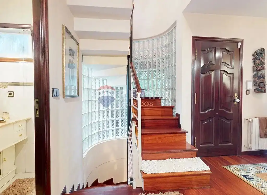 Casa o chalet en venta en Vigo  con Calefacción, Jardín privado y Parquet