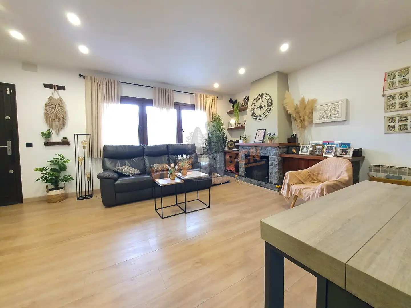Sala d'estar de Casa o xalet en venda en Vallgorguina amb Calefacció, Jardí privat i Parquet