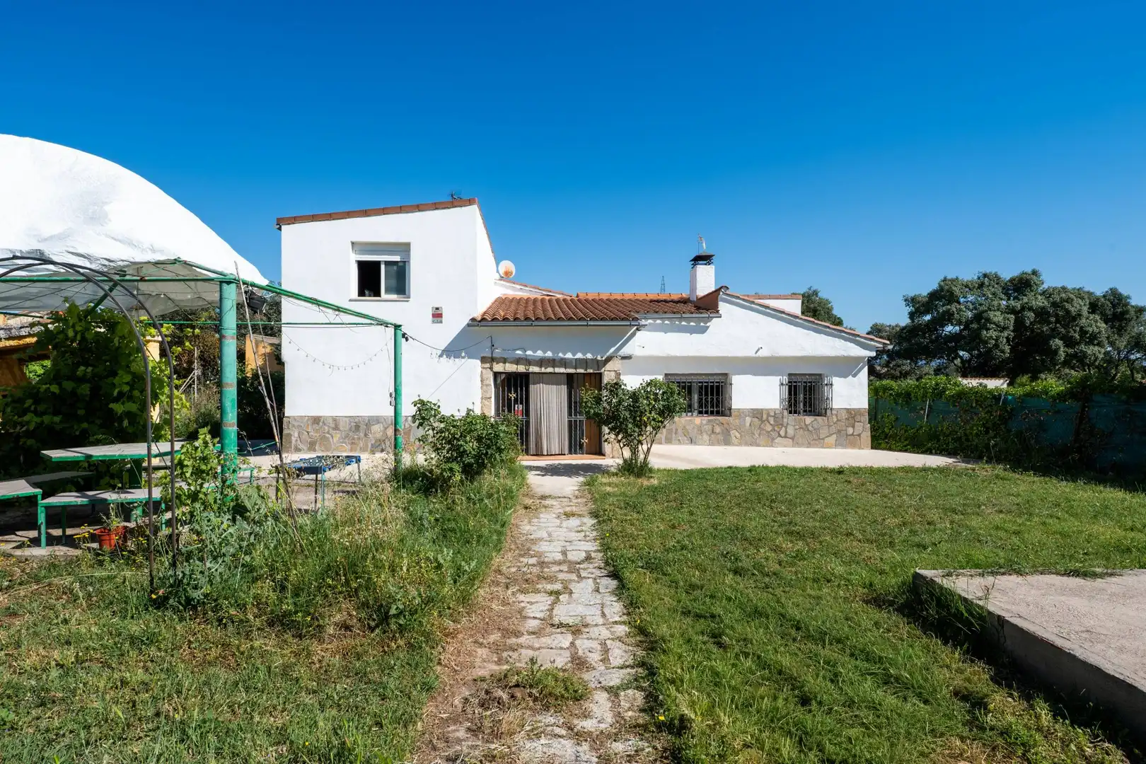 Vista exterior de Casa o chalet en venta en El Casar de Escalona con Calefacción, Terraza y Alarma