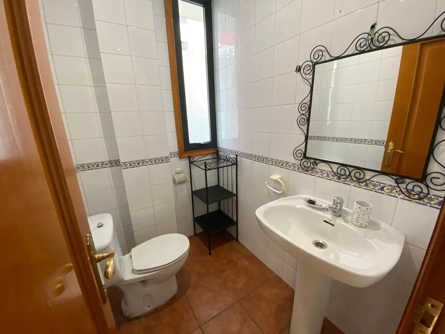 Bathroom of Commercial properties for rent in Vigo   with Air Conditioner, Parquet flooring and Alarm