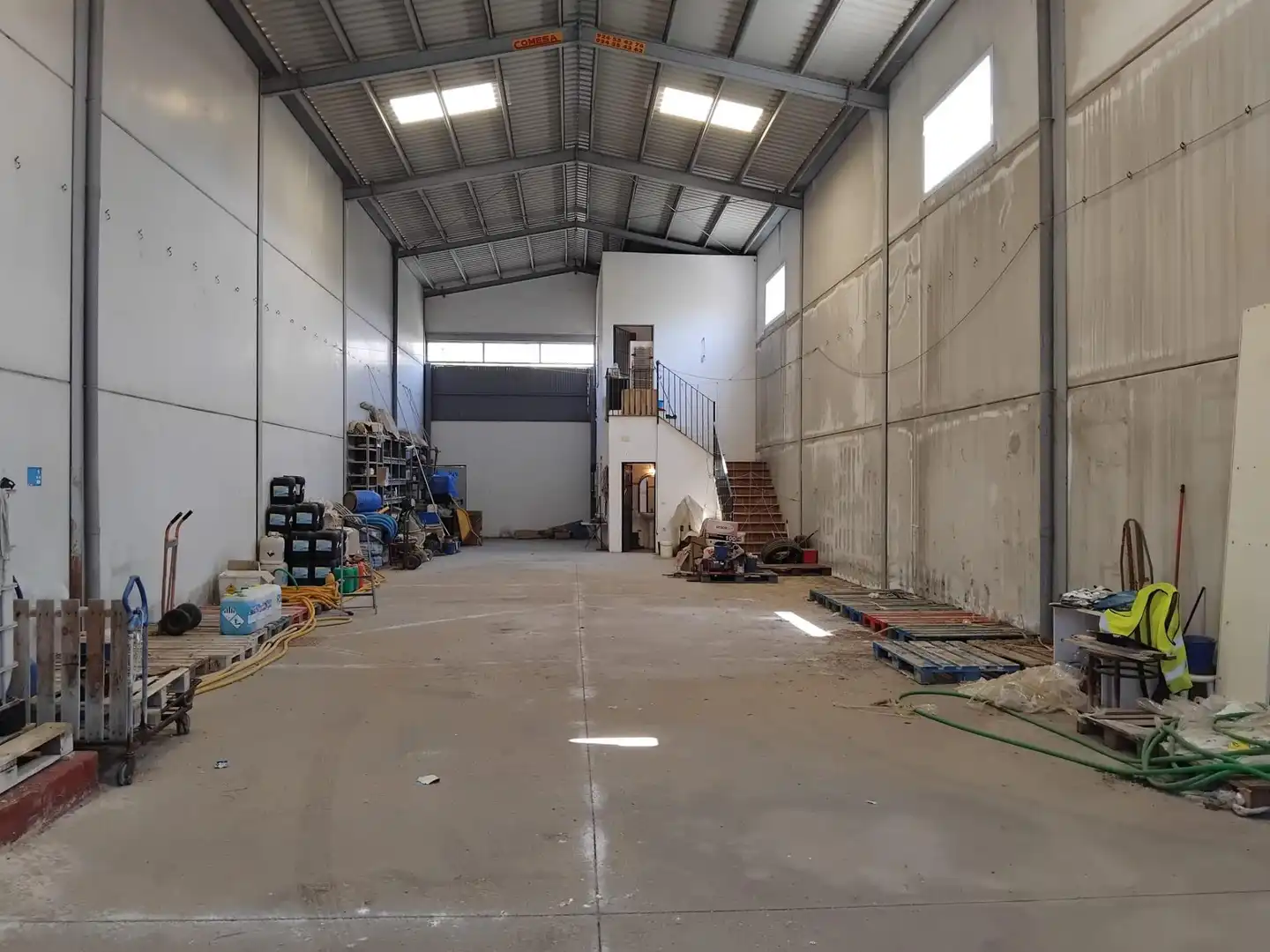 Nave industrial en venta en Palomares del Río