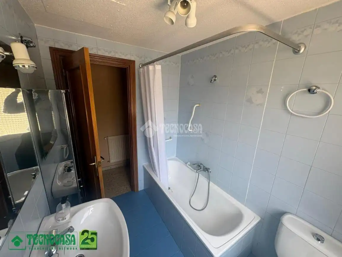 Bathroom of Flat for sale in Ciudad Real  with Air Conditioner and Heating